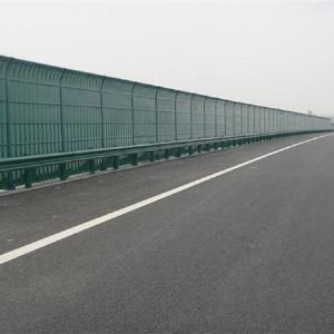 高速隔音屏護(hù)欄6